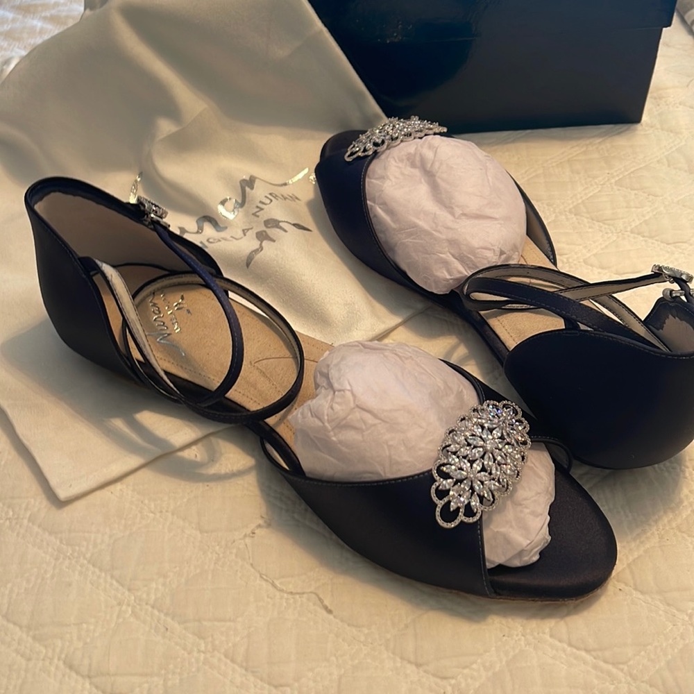 BRAND NEW, custom dyed ANGELA NURAN “Audrey” size 11 flats, Contessa Brooch